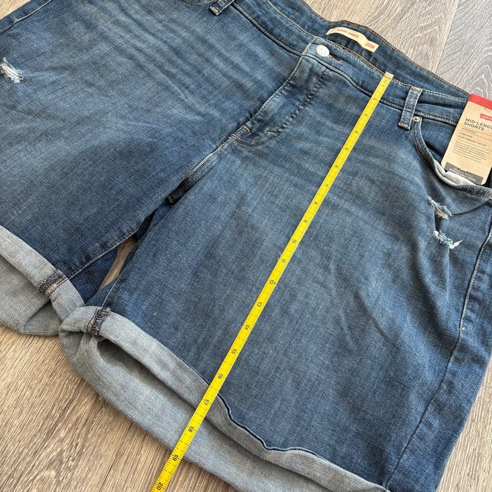 Levi’s Classic Mid-Length Denim Shorts Size 20W NWT Distressed Medium Wash - Picture 8 of 9
